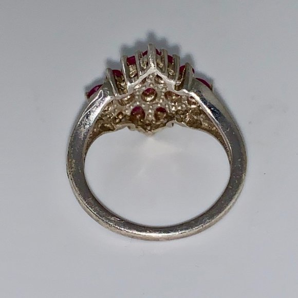 Ruby Ring, 11 stones shaped in a diamond or square, stamped 925 silver, size 7 - Picture 5 of 10